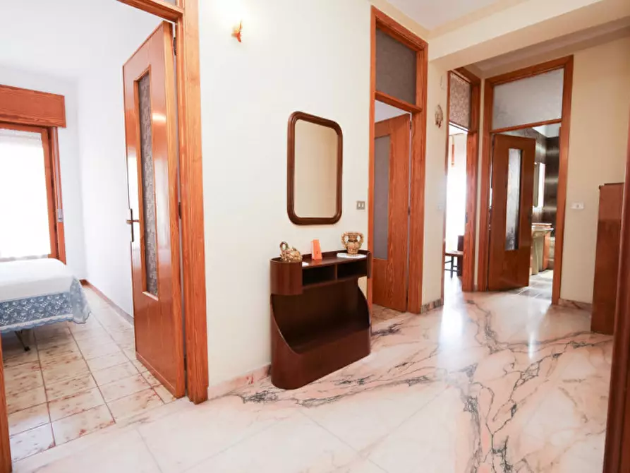 Immagine 15 di Appartamento in vendita  in Via Giacomo Leopardi n.01 a Palagonia