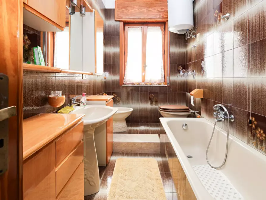 Immagine 16 di Appartamento in vendita  in Via Giacomo Leopardi n.01 a Palagonia