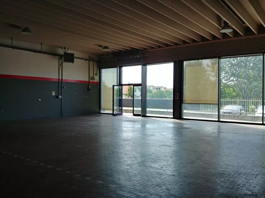 Immagine 2 di Negozio in affitto  in VIA DA VINCI L. a Cambiago