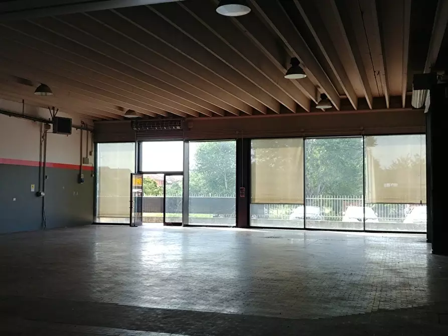 Immagine 3 di Negozio in affitto  in VIA DA VINCI L. a Cambiago