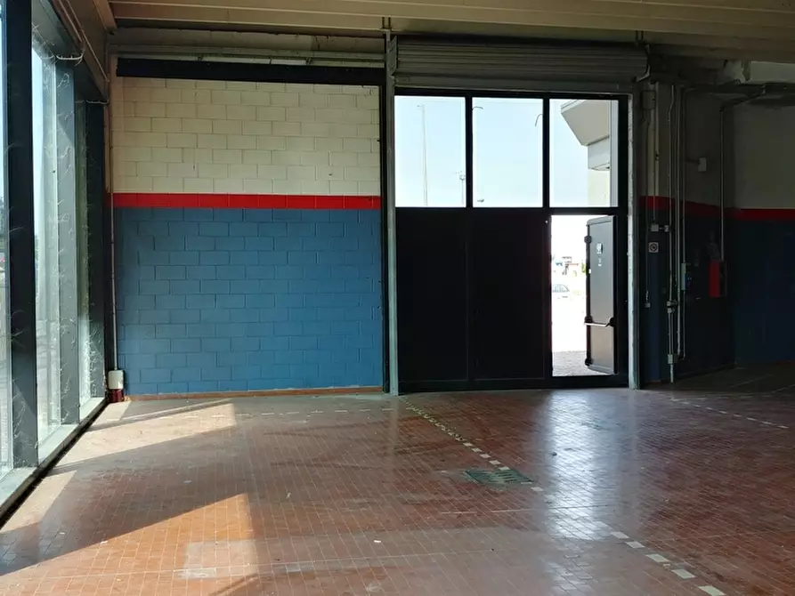 Immagine 8 di Negozio in affitto  in VIA DA VINCI L. a Cambiago