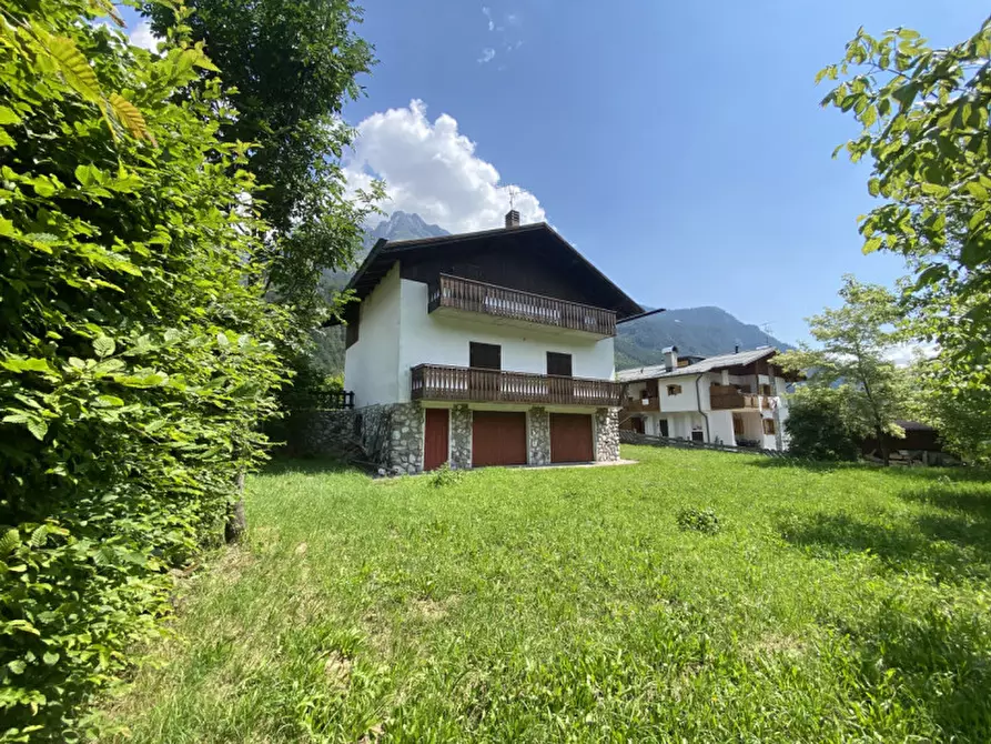 Immagine 1 di Villa in vendita  in Via Pause a Auronzo Di Cadore