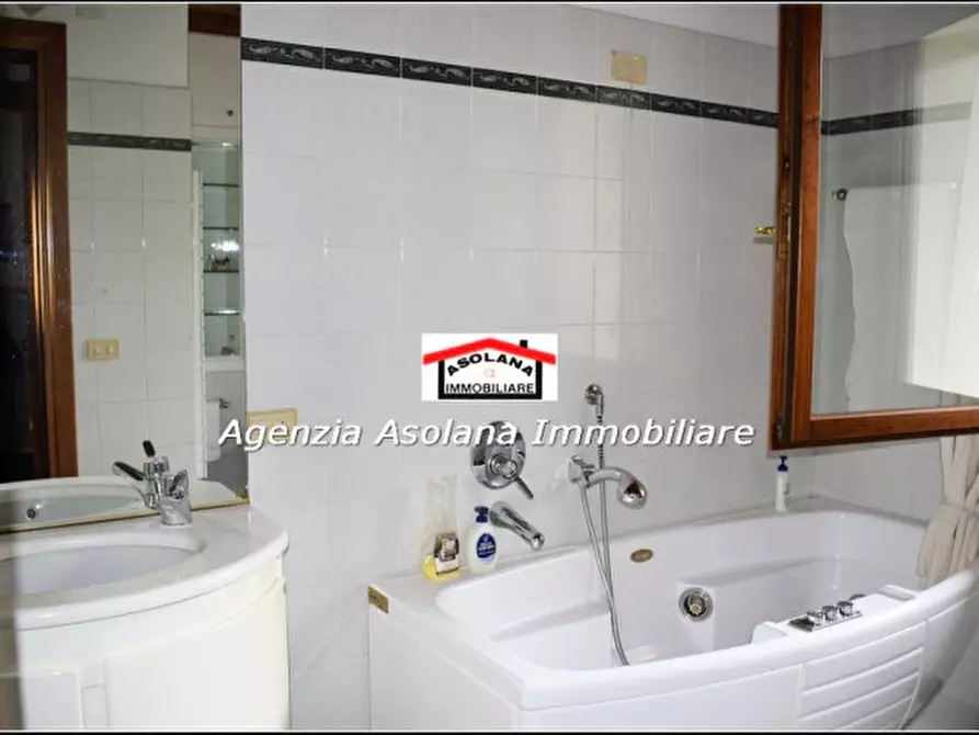 Immagine 12 di Villa in vendita  in via del barbo a Asolo