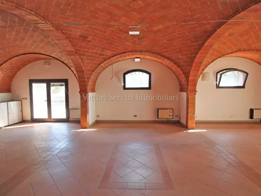 Immagine 2 di Negozio in vendita  in Via Traversa valdichiana est a Torrita Di Siena
