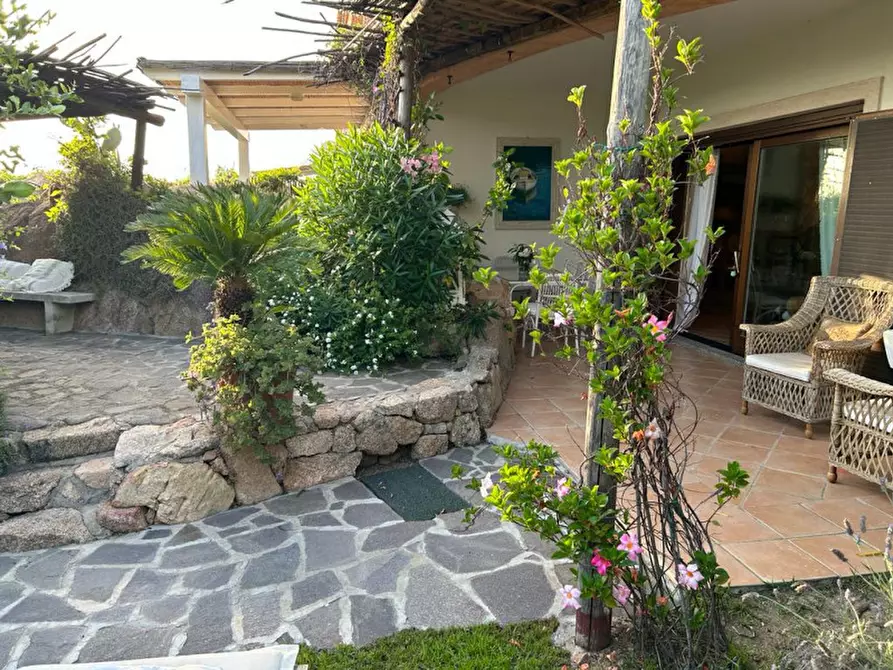 Immagine 21 di Appartamento in vendita  a Arzachena