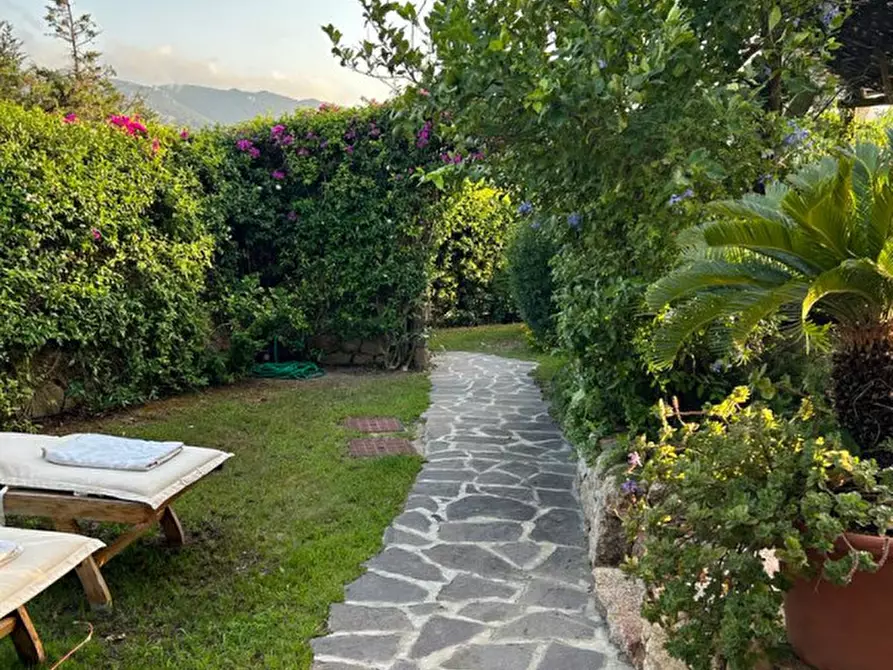 Immagine 24 di Appartamento in vendita  a Arzachena