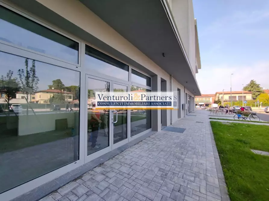 Immagine 4 di Negozio in vendita  in Via Matteotti a Rezzato