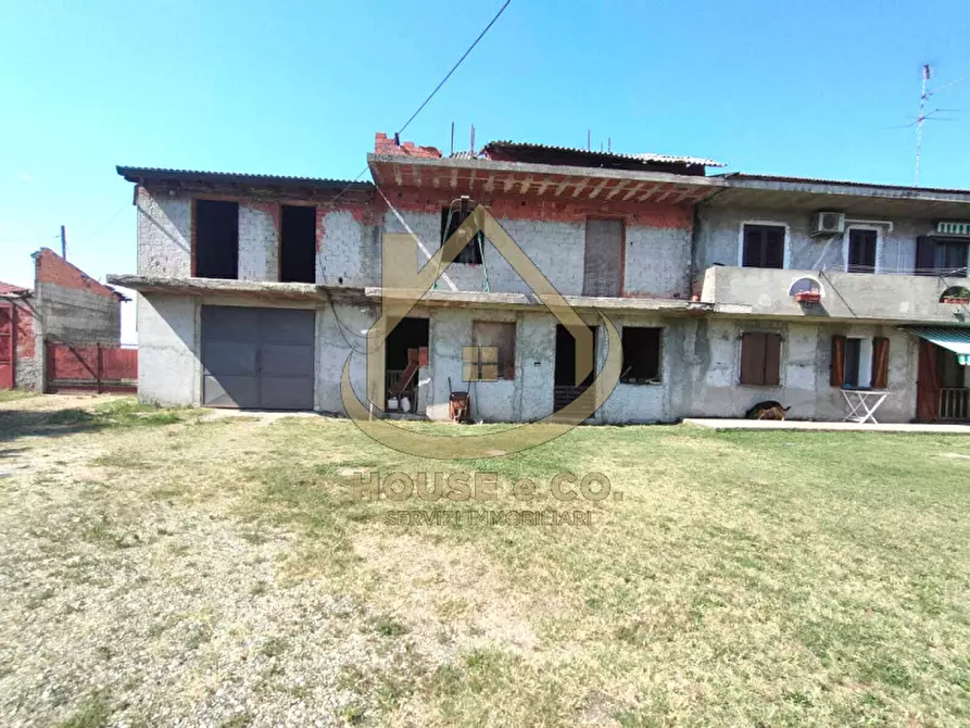 Immagine 1 di Rustico / casale in vendita  in Vigevano periferia a Vigevano