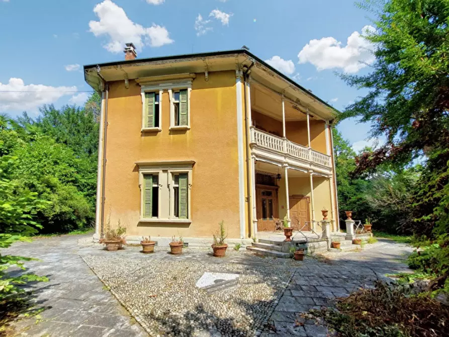 Immagine 1 di Villa in vendita  in Via Giuseppe Verdi, N. 20 a Lurate Caccivio