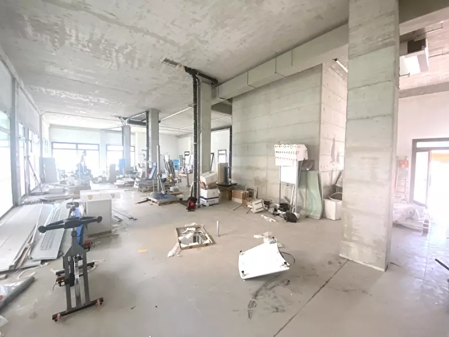 Immagine 1 di Negozio in affitto  in VIALE BOVIO a Cesena