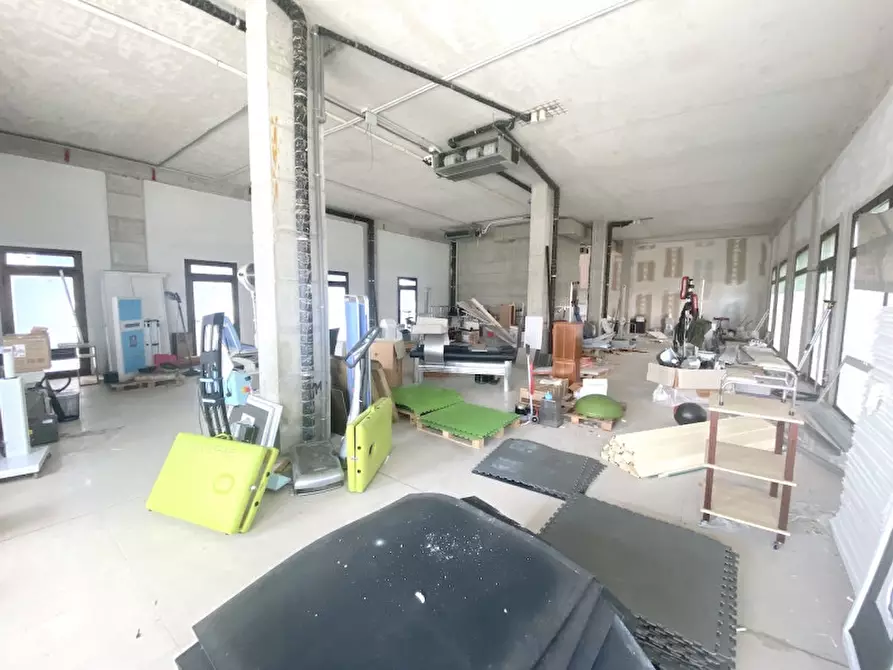 Immagine 2 di Negozio in affitto  in VIALE BOVIO a Cesena