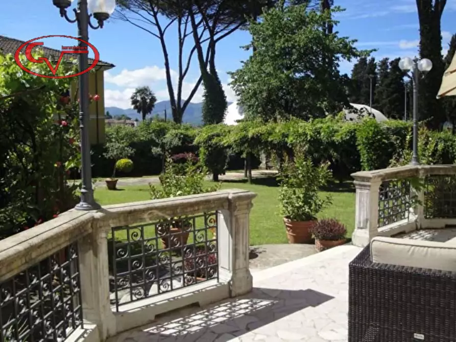 Immagine 6 di Villa in vendita  a San Giovanni Valdarno
