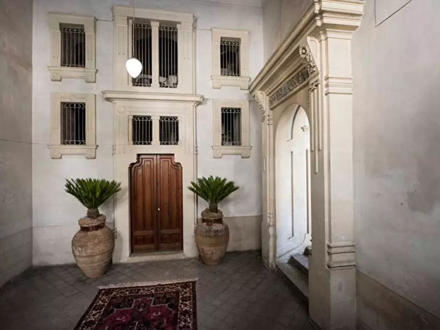 Immagine 2 di Palazzo in vendita  in riviera mussatto a Padova