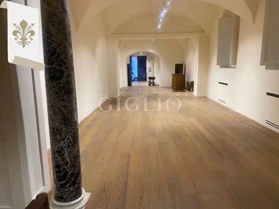 Immagine 1 di Negozio in affitto  in Borgo Tegolaio a Firenze
