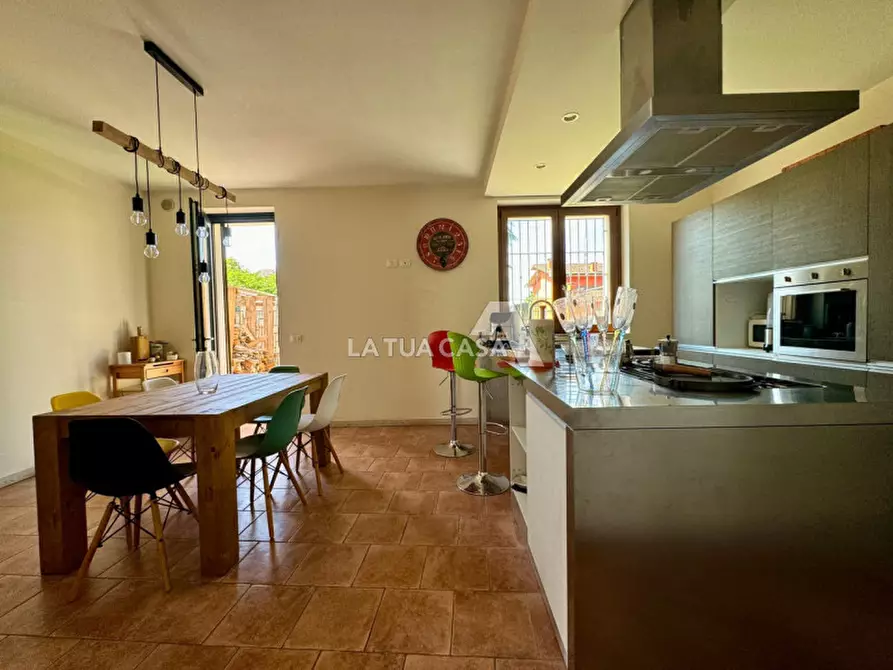 Immagine 2 di Casa bifamiliare in vendita  a Villafranca Di Verona