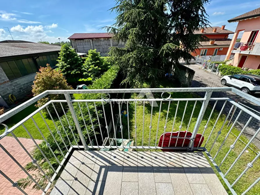 Immagine 2 di Casa bifamiliare in vendita  a Villafranca Di Verona