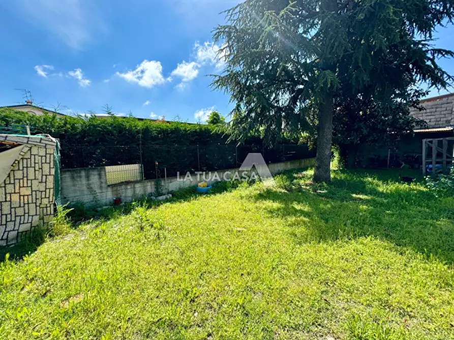 Immagine 34 di Casa bifamiliare in vendita  a Villafranca Di Verona