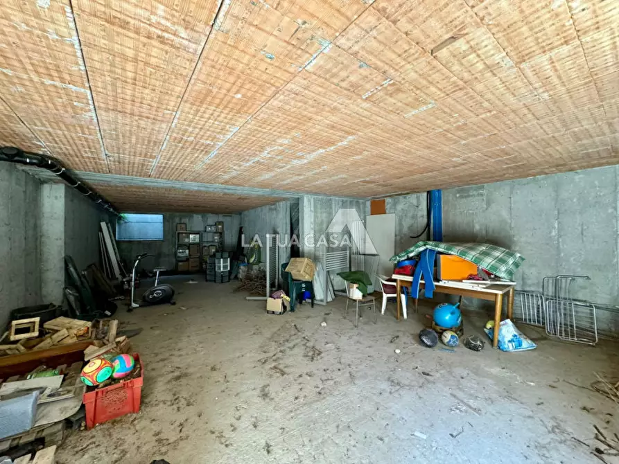 Immagine 8 di Casa bifamiliare in vendita  a Villafranca Di Verona