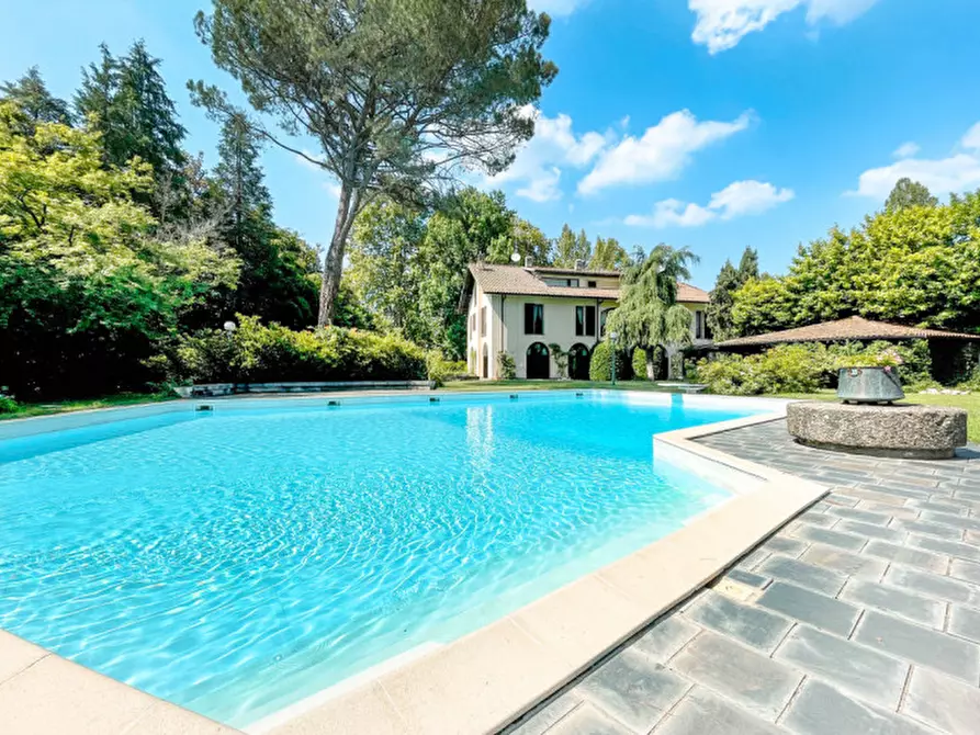 Immagine 1 di Villa in vendita  in via Primo Maggio a Castelletto Sopra Ticino