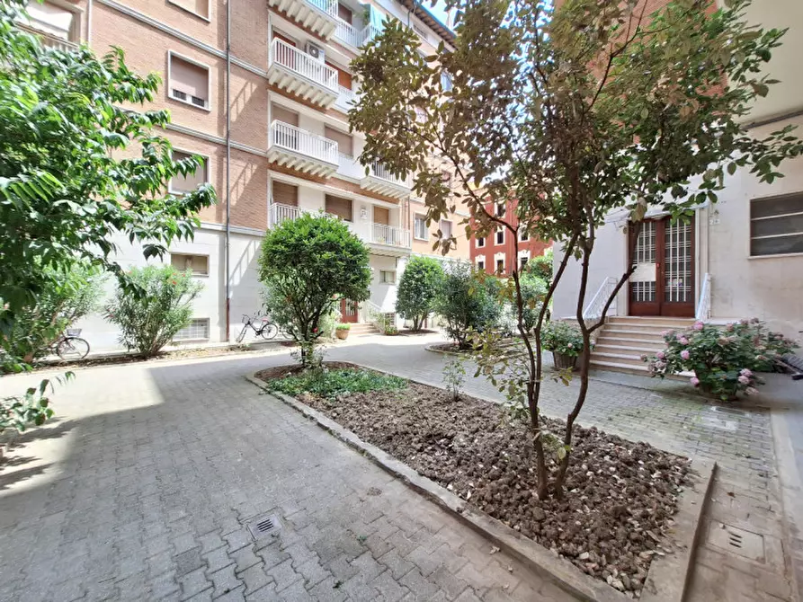 Immagine 1 di Appartamento in vendita  in piazza Matteotti a Modena