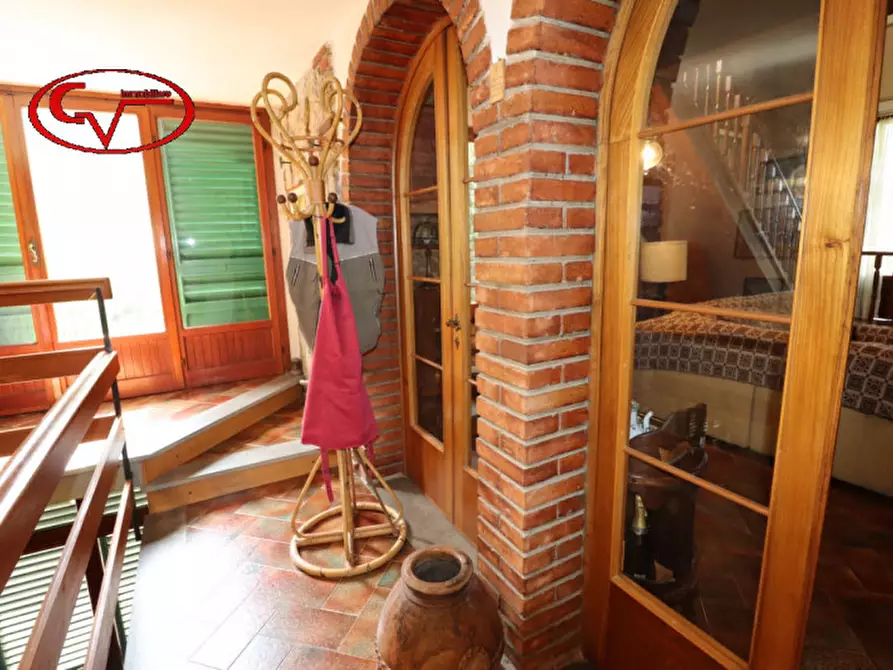 Immagine 15 di Villa in vendita  a Montevarchi