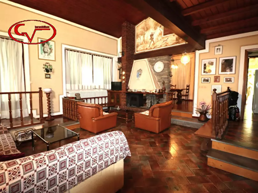 Immagine 17 di Villa in vendita  a Montevarchi