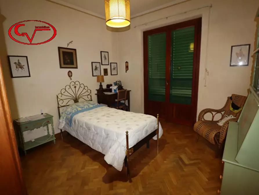 Immagine 32 di Villa in vendita  a Montevarchi