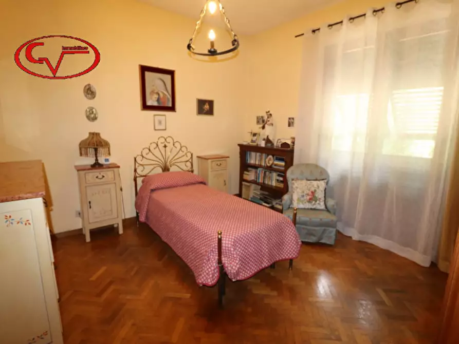 Immagine 33 di Villa in vendita  a Montevarchi