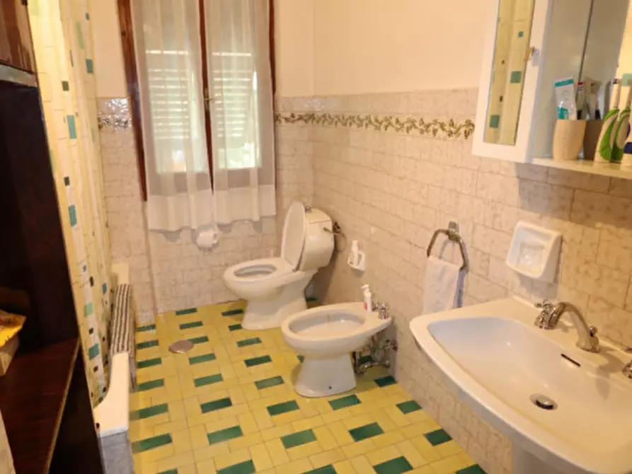 Immagine 35 di Villa in vendita  a Montevarchi