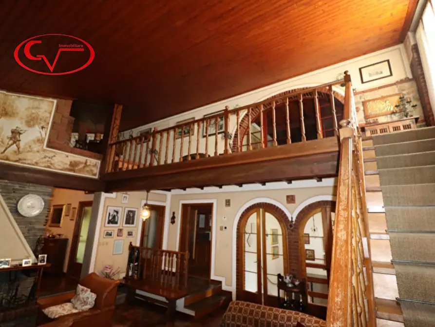 Immagine 36 di Villa in vendita  a Montevarchi