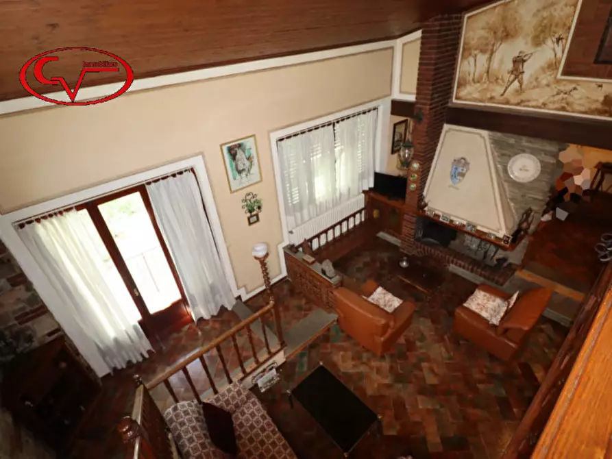 Immagine 37 di Villa in vendita  a Montevarchi