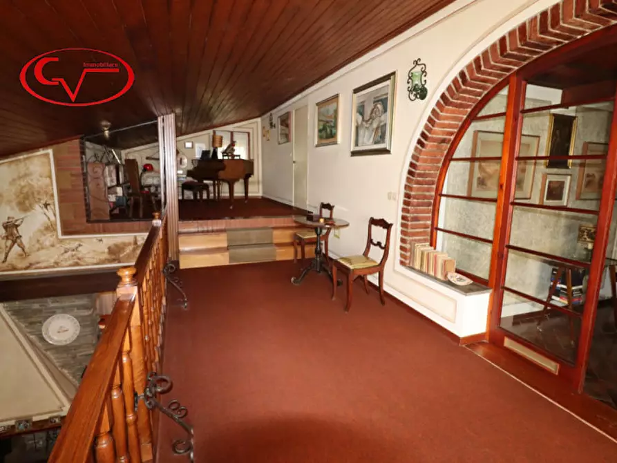 Immagine 38 di Villa in vendita  a Montevarchi