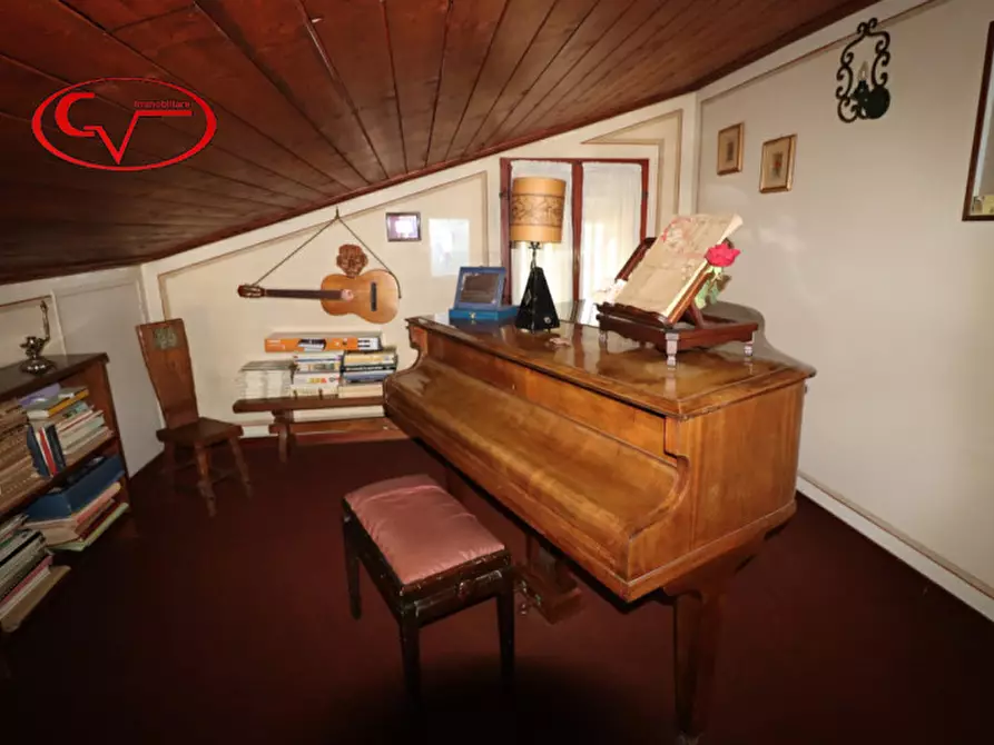 Immagine 40 di Villa in vendita  a Montevarchi
