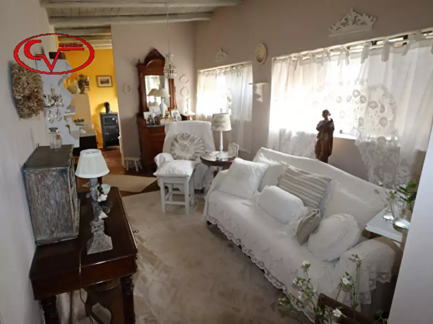 Immagine 49 di Villa in vendita  a Montevarchi