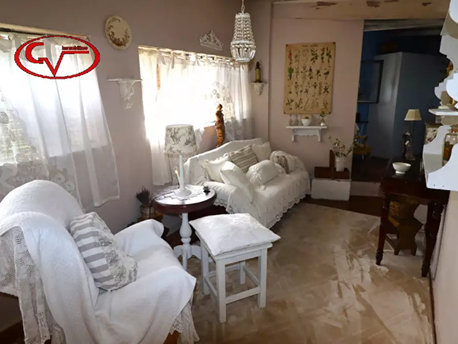 Immagine 50 di Villa in vendita  a Montevarchi