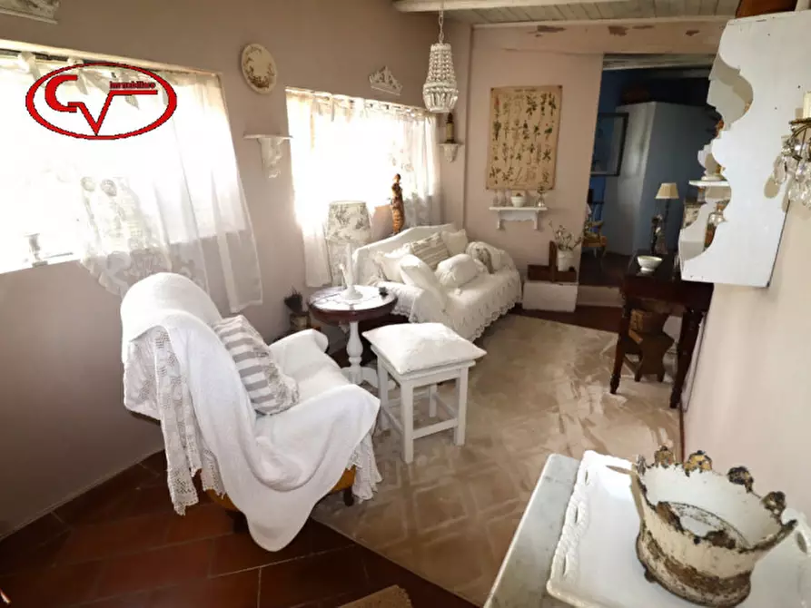 Immagine 51 di Villa in vendita  a Montevarchi