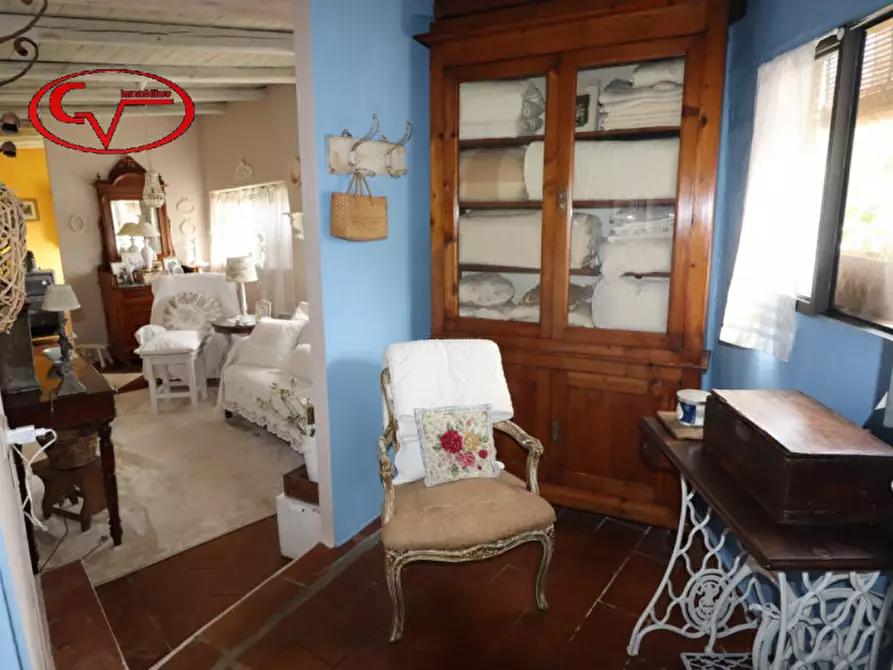 Immagine 53 di Villa in vendita  a Montevarchi