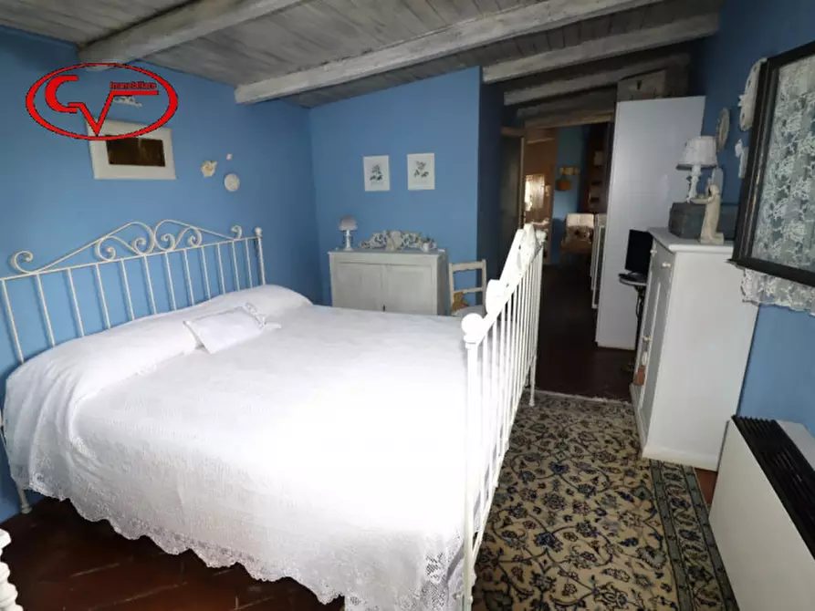 Immagine 54 di Villa in vendita  a Montevarchi