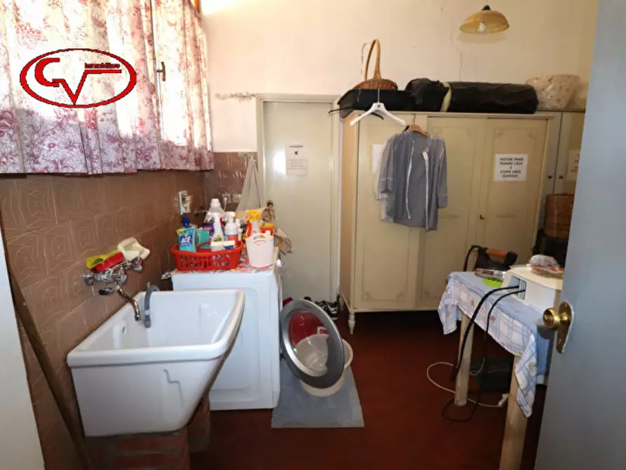 Immagine 60 di Villa in vendita  a Montevarchi