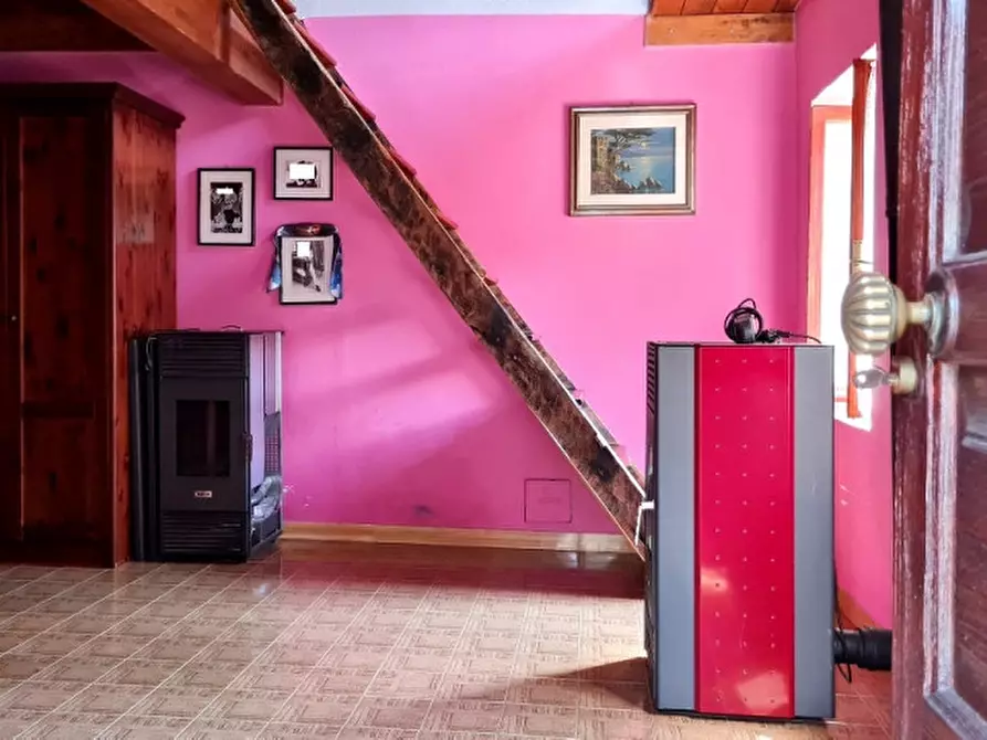 Immagine 9 di Casa indipendente in vendita  a Bore