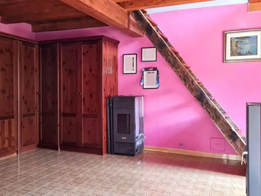 Immagine 10 di Casa indipendente in vendita  a Bore