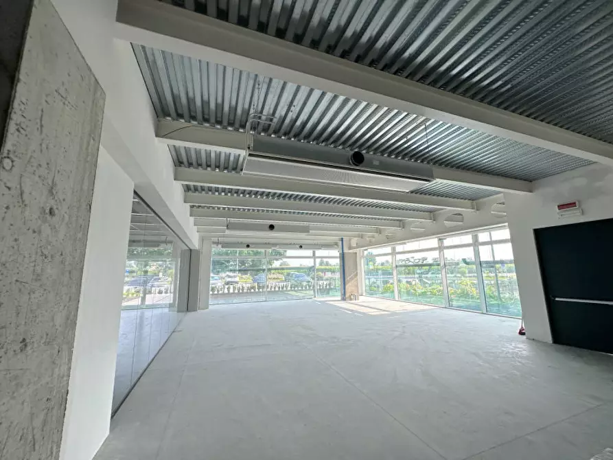 Immagine 17 di Attività commerciale in affitto  in Via Brenta a San Martino Di Lupari
