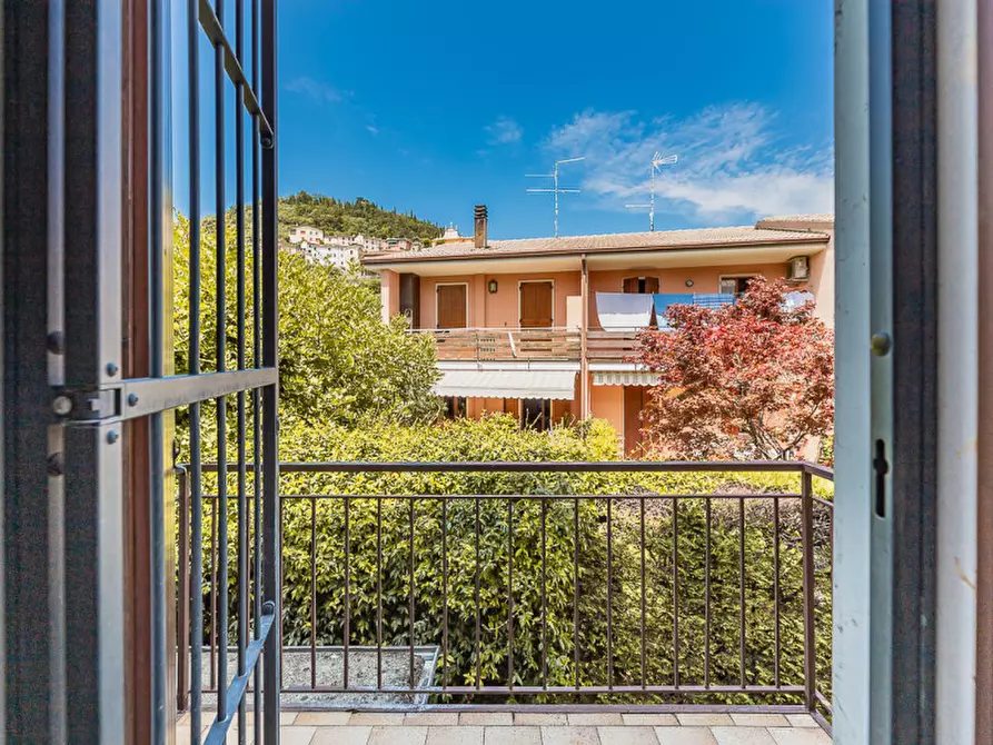 Immagine 1 di Appartamento in vendita  a Cavaion Veronese
