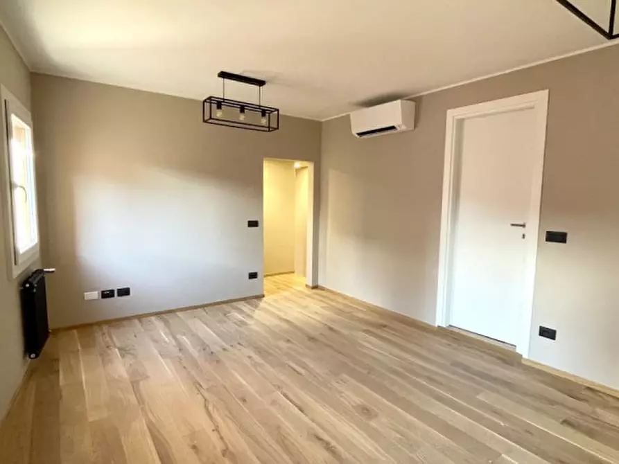 Immagine 4 di Appartamento in vendita  in Calle Campanile Duomo a Chioggia