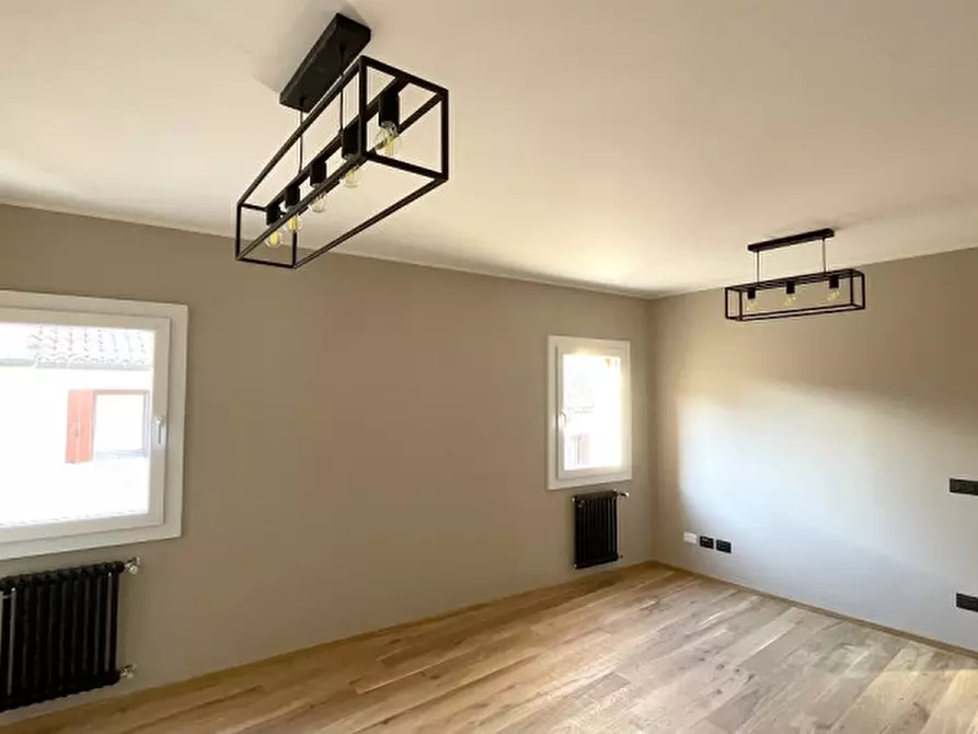 Immagine 6 di Appartamento in vendita  in Calle Campanile Duomo a Chioggia