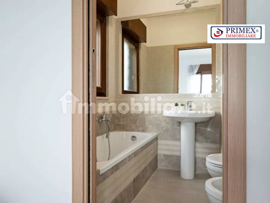 Immagine 21 di Villa in vendita  in Viale Hugo Pratt a Roma