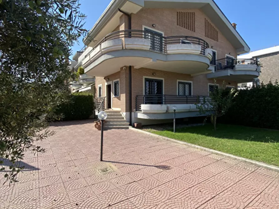 Immagine 45 di Villa in vendita  in Viale Hugo Pratt a Roma