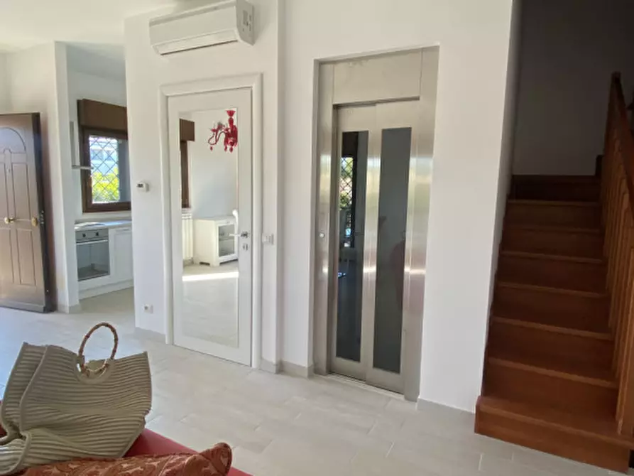Immagine 80 di Villa in vendita  in Viale Hugo Pratt a Roma
