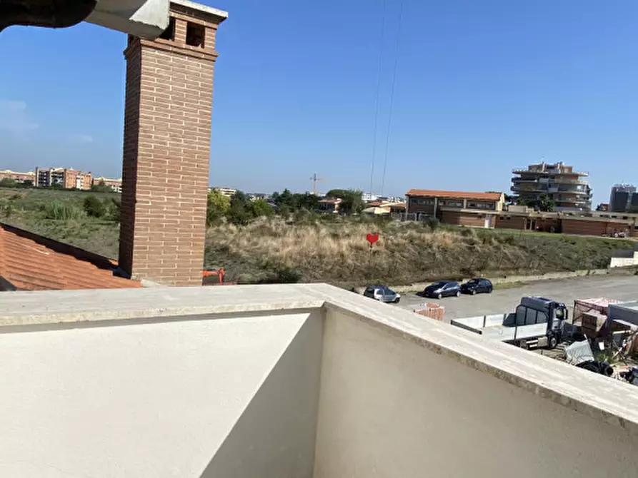 Immagine 102 di Villa in vendita  in Viale Hugo Pratt a Roma