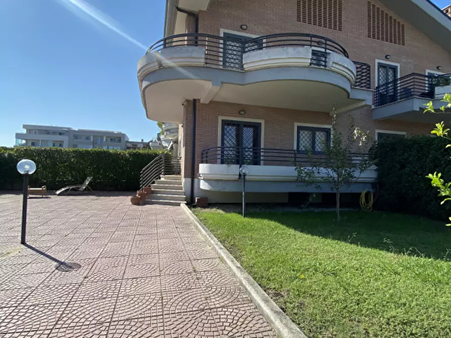 Immagine 121 di Villa in vendita  in Viale Hugo Pratt a Roma